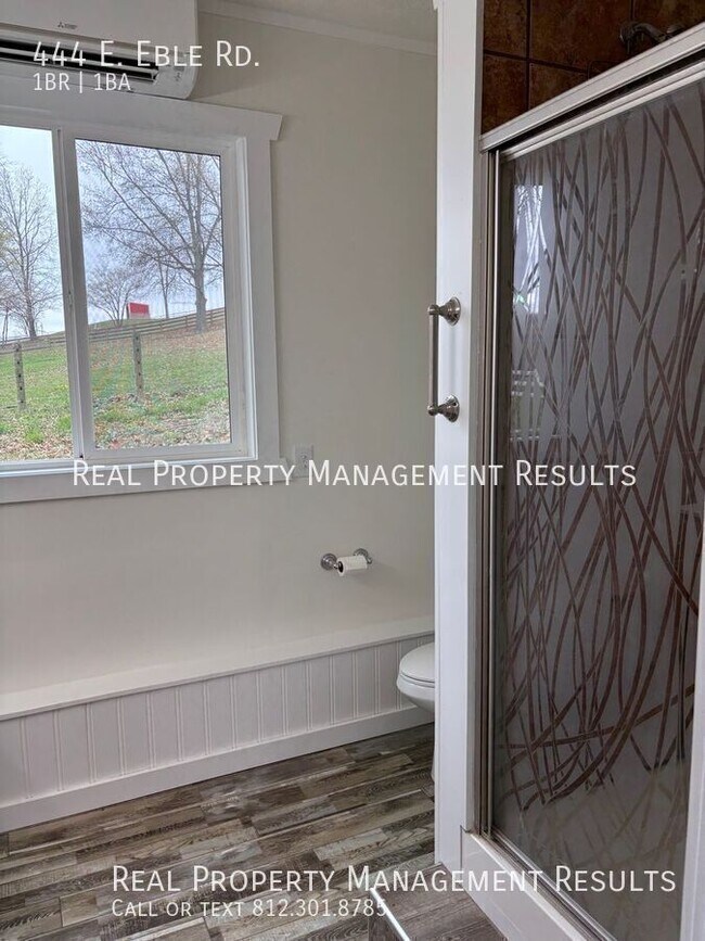 Building Photo - 444 E Eble Rd