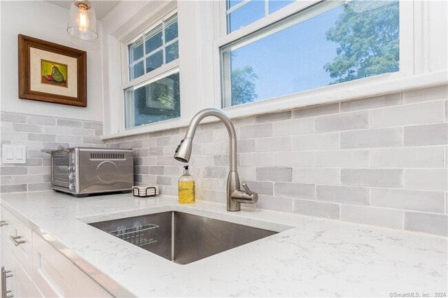 Building Photo - 303 Wakeman Rd