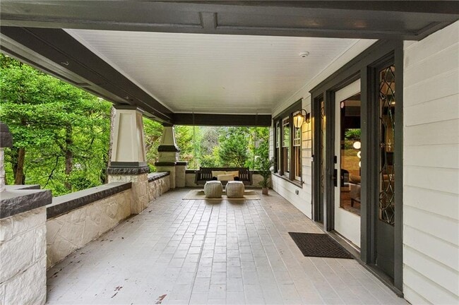 Building Photo - 843 Monroe Dr NE