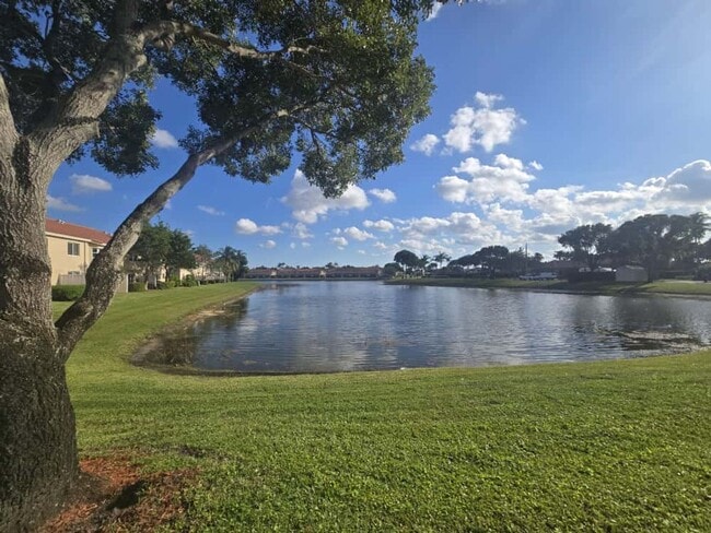 Building Photo - Spacious Briar Bay Rental in Gated Community