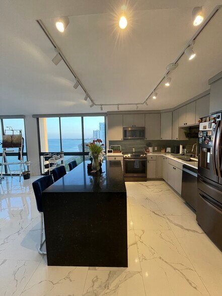 Kitchen - 3301 Bayshore Blvd