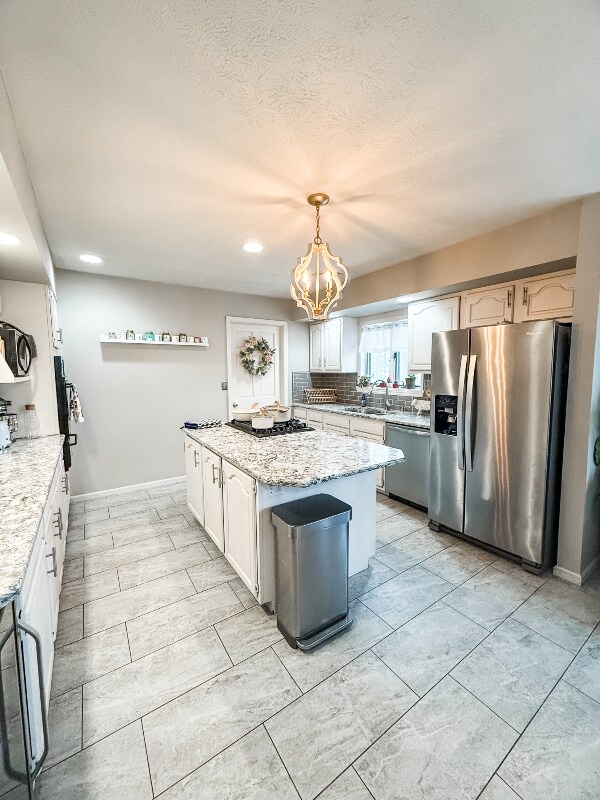 Building Photo - 102 Longfellow Close