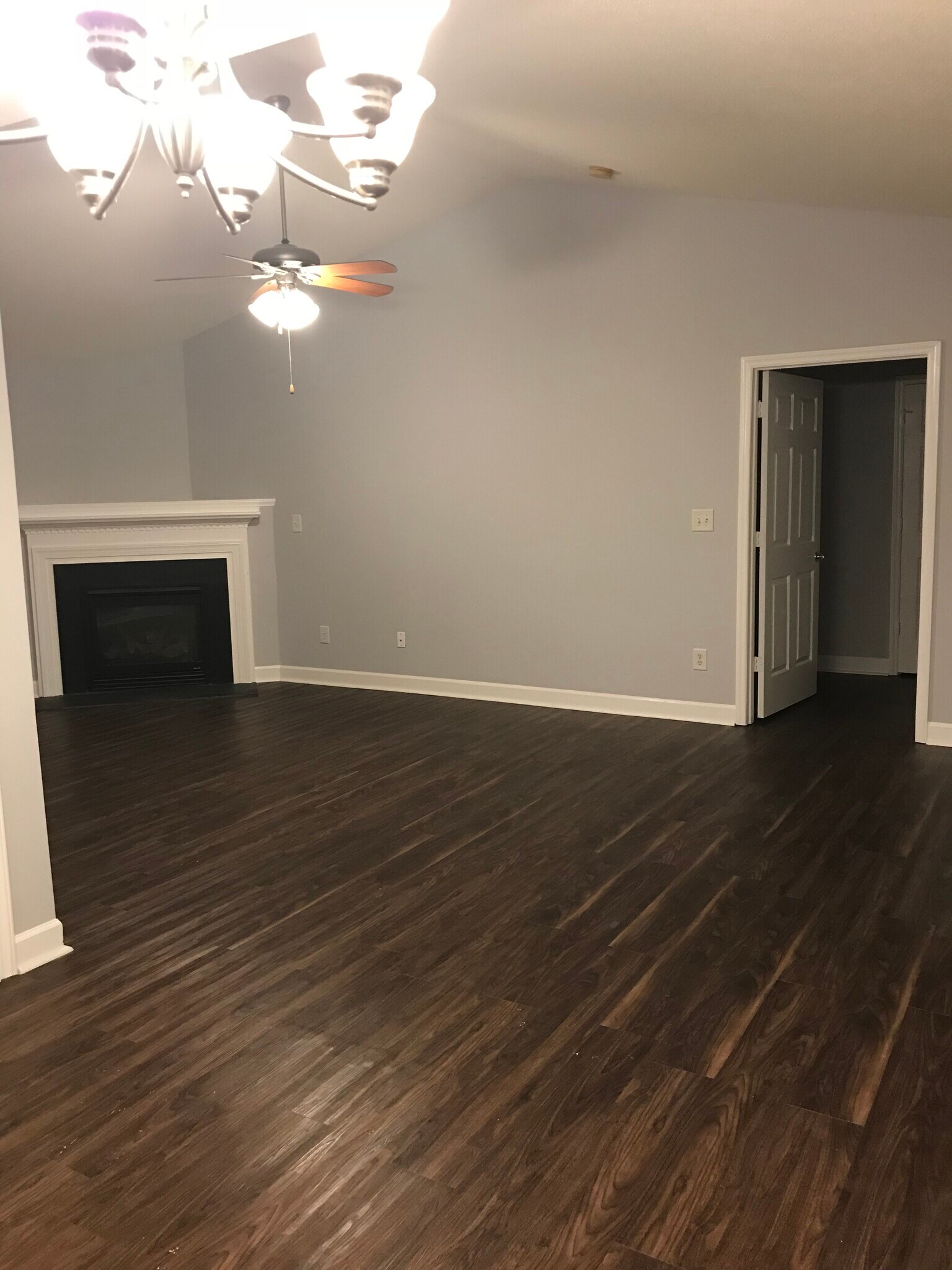 Building Photo - 1950 Hawkcrest Ct