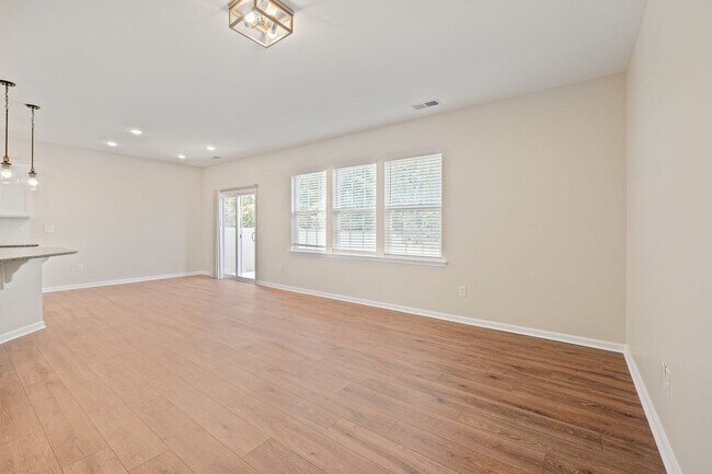 Building Photo - Stunning New Home in Enclave section Chateau