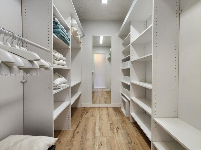 Building Photo - 2751 S Ocean Dr