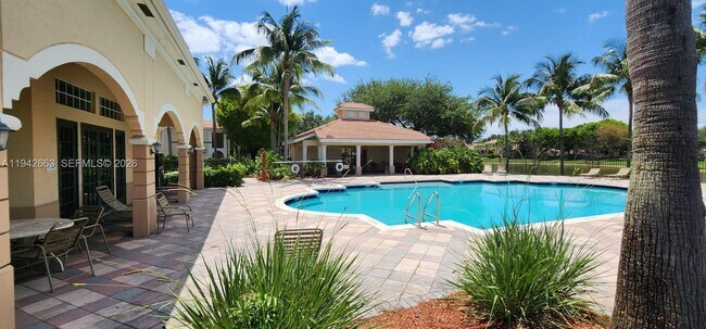 Building Photo - 2470 Centergate Dr