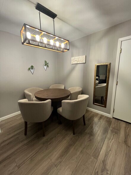 Building Photo - 3131 Cummins St