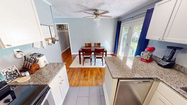 Building Photo - Fully Renovated 3 Bedroom GEM close to sho...