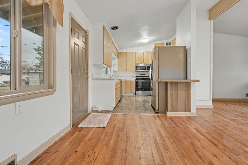 Building Photo - 450 Elm Ct