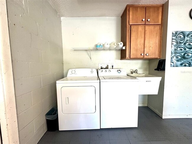 Building Photo - 14622 Pinecrest Dr