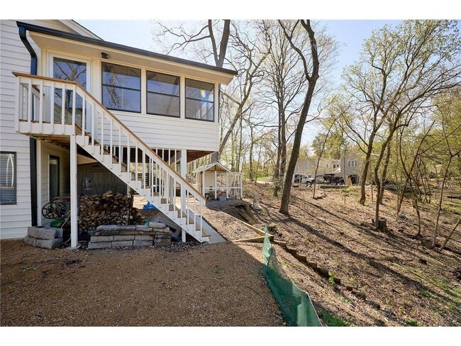 Building Photo - 1832 Essex Rd