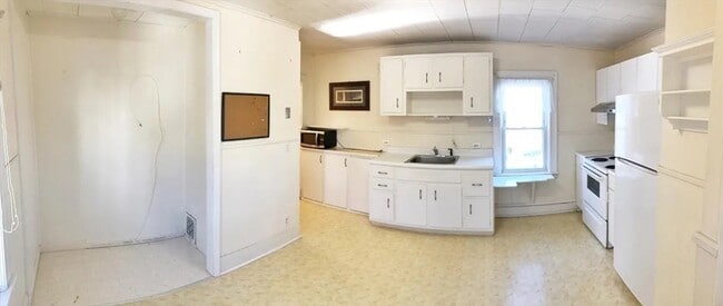 Building Photo - 308 Belmont St