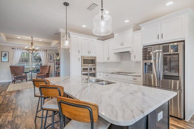 Building Photo - 6030 W Dogwood Dr