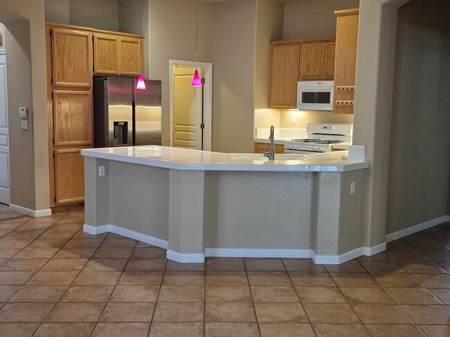 Building Photo - 4 Bedroom 2 Bath home in Natomas