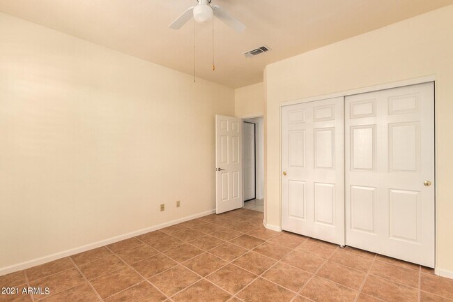 Building Photo - 4734 N Brookview Terrace