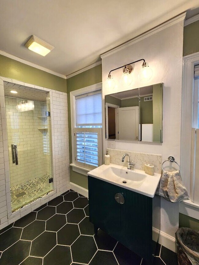 Building Photo - 3 Bed 2.5 Bath Plus ADU in Gatewood Add NW OKC