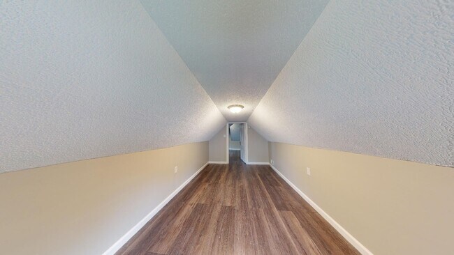 Building Photo - Clark/Fulton - 4 bed/1 bath - Single Family Home