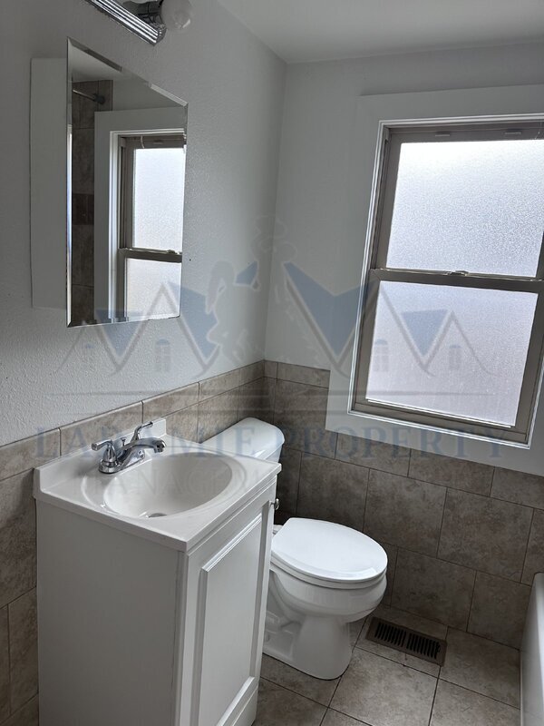 Building Photo - 911 S 9th St