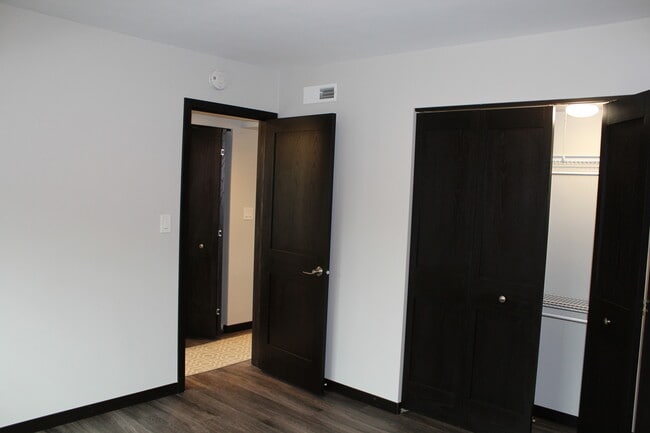 Building Photo - 800 N Hamlin Ave