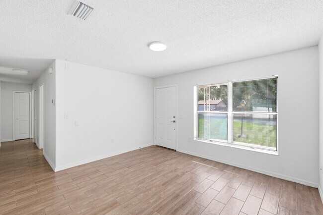 Building Photo - 30850 Cherokee Ave