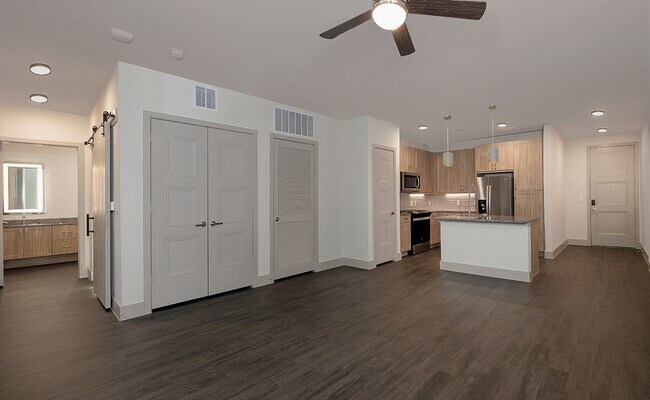 Building Photo - 8900 Six Pines Dr