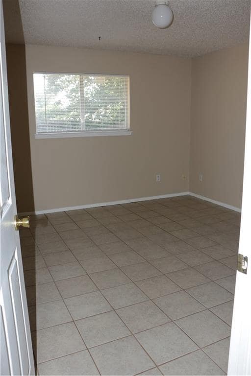 Building Photo - 4003 Stonebridge Dr