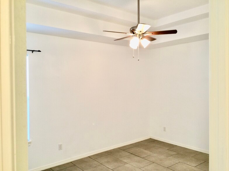 Building Photo - 6002 Blanco River St