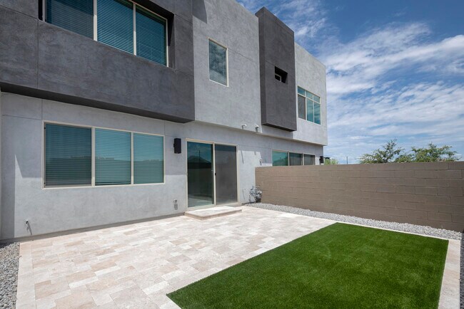 Building Photo - 25429 N 19th Ln