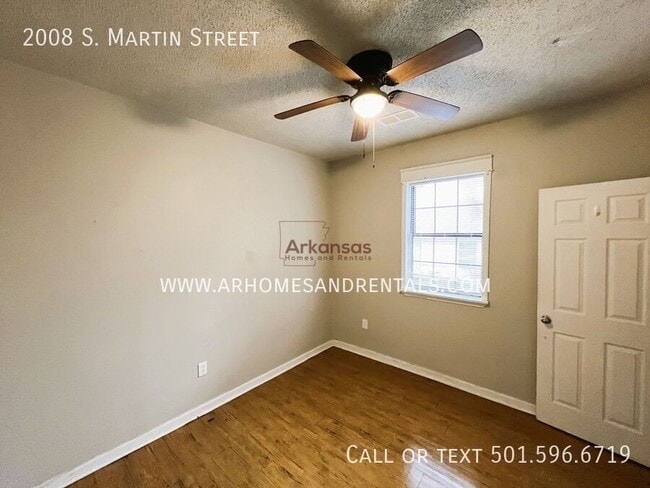 Building Photo - 2008 S Martin St