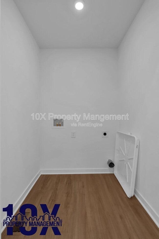 Building Photo - 3246 Mackinac Dr