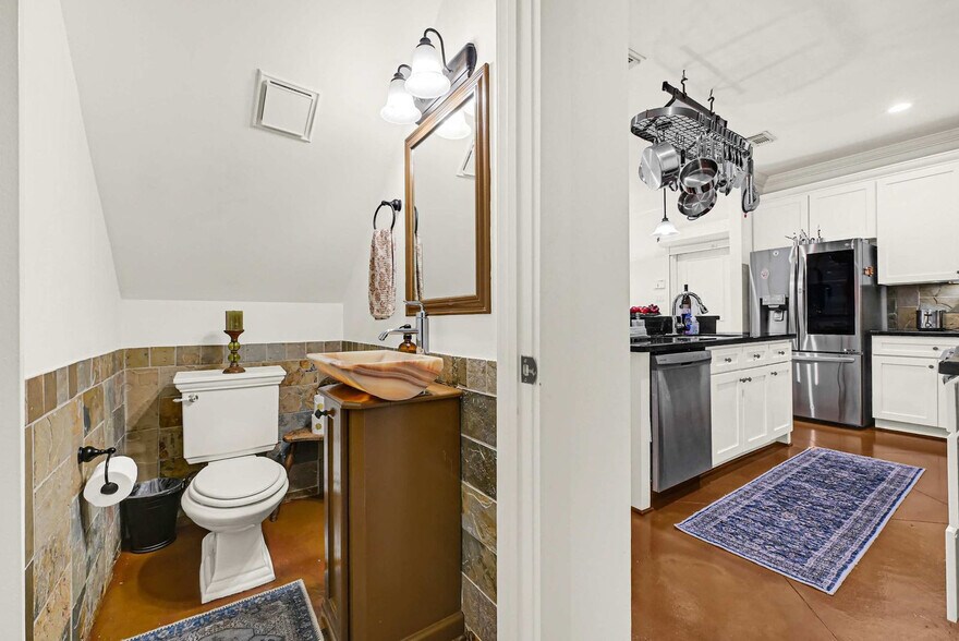 Building Photo - 5522 Larkin St