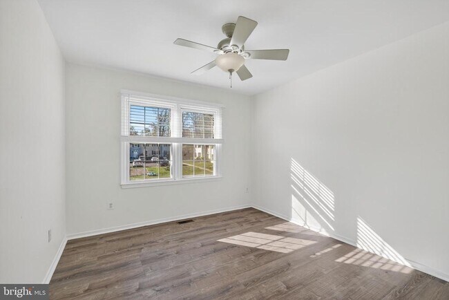 Building Photo - 9594 Inverary Ct