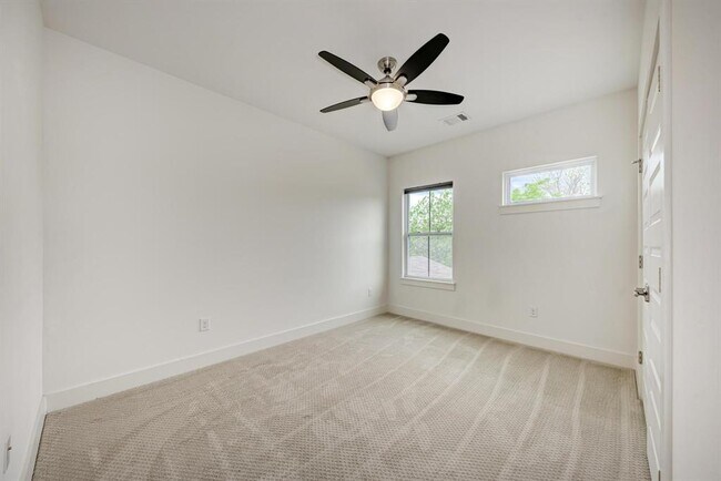 Building Photo - 1000 Taulbee Ln