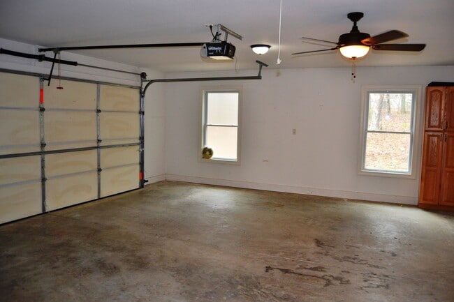 Building Photo - East Gate Area | Home | Unfurnished