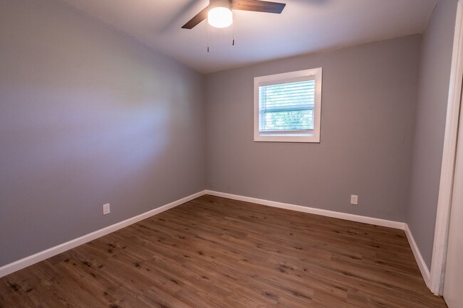 Building Photo - Unique Tulsa Home Available Now! 3 bedroom...