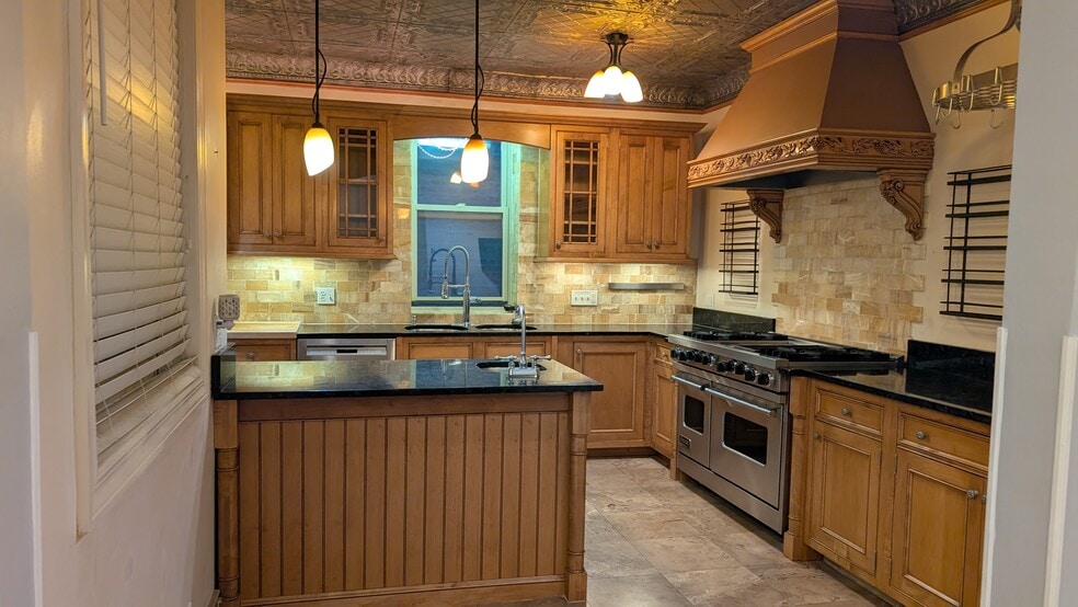 Beautiful Kitchen - 4219 N Paulina St