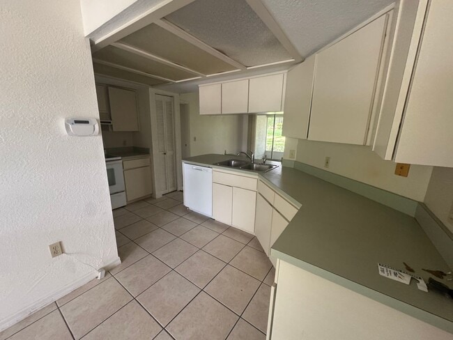 Building Photo - Charming 2BR/2BA Villa with 1-Car Garage i...