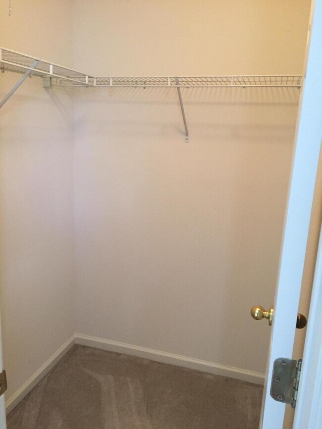 Building Photo - 894 Scrub Jay Dr