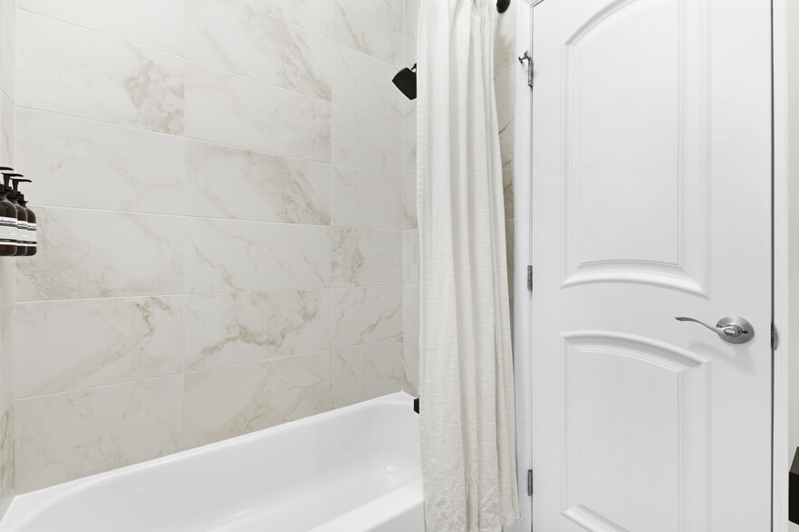 Building Photo - 3136 Grape St