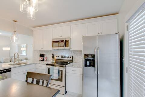 Building Photo - 6319 Thunderbird Dr