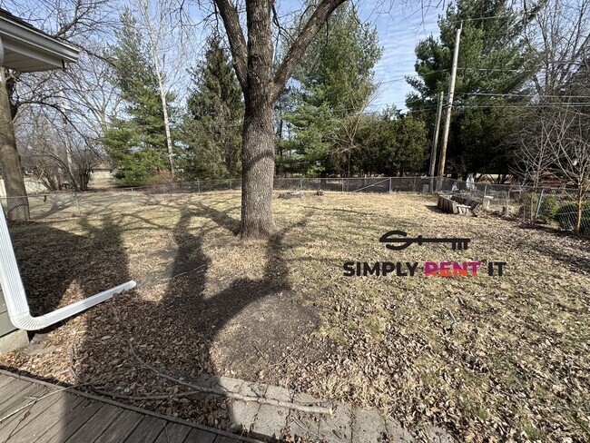 Building Photo - Updated 3+ Bedroom, 1.5 Bath Avail Aug 1st