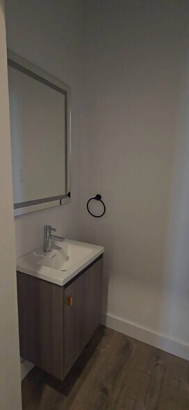 Building Photo - 222 Montaup St