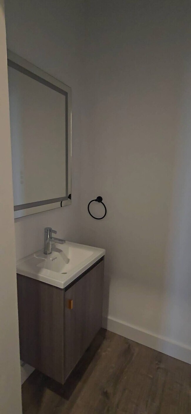 Building Photo - 222 Montaup St