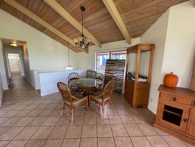 Building Photo - Spacious Mahinahina 3 Bedroom