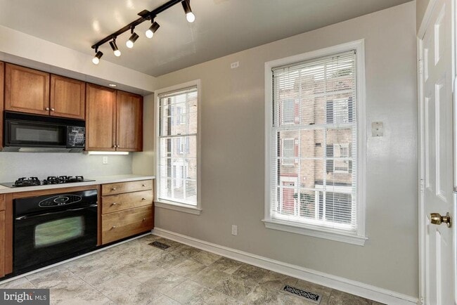 Building Photo - 2531 Queen Annes Ln NW