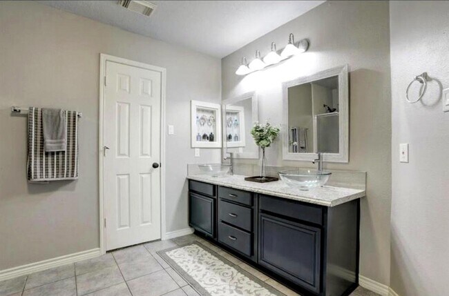 Building Photo - 4508 Stonebridge Dr