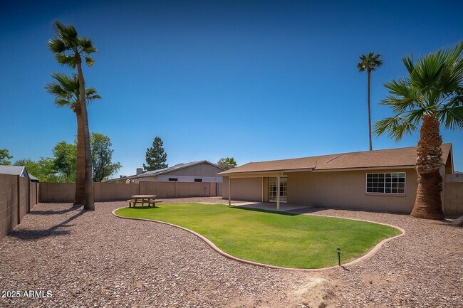 Building Photo - 307 W Piute Ave