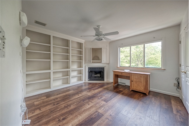 Building Photo - Fox Chapel Luxury Townhome, 4 Bedrooms, 3.5 Bathrooms, 3 Care Garage, Finished Basement.