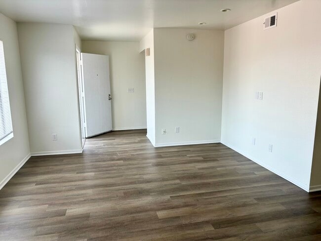 Building Photo - 9885 Caspi Gardens Dr