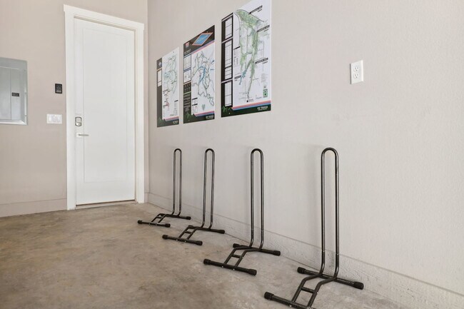 Building Photo - 402 SW 5th St